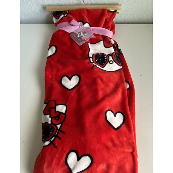 Hello Kitty Sunglasses Valentines Soft Throw Red Blanket White Hearts 60 X 70” - Picture 15 of 15